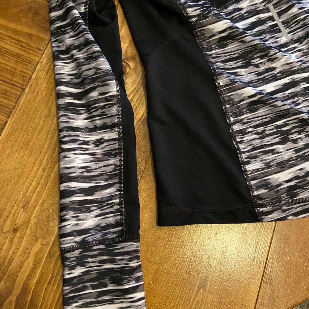 WOMENS EXERCISE SHIRT - Picture 7 of 7